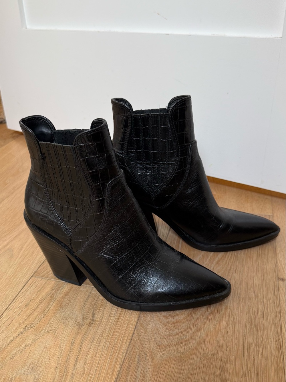 Rebecca Minkoff Women's Black Pointed-Toe Croc-Texture Ankle Boots